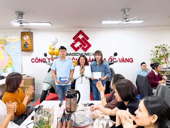 VINH DANH – TRAO TẶNG XE MÁY ĐIỆN CHO CÁ NHÂN XUẤT SẮC