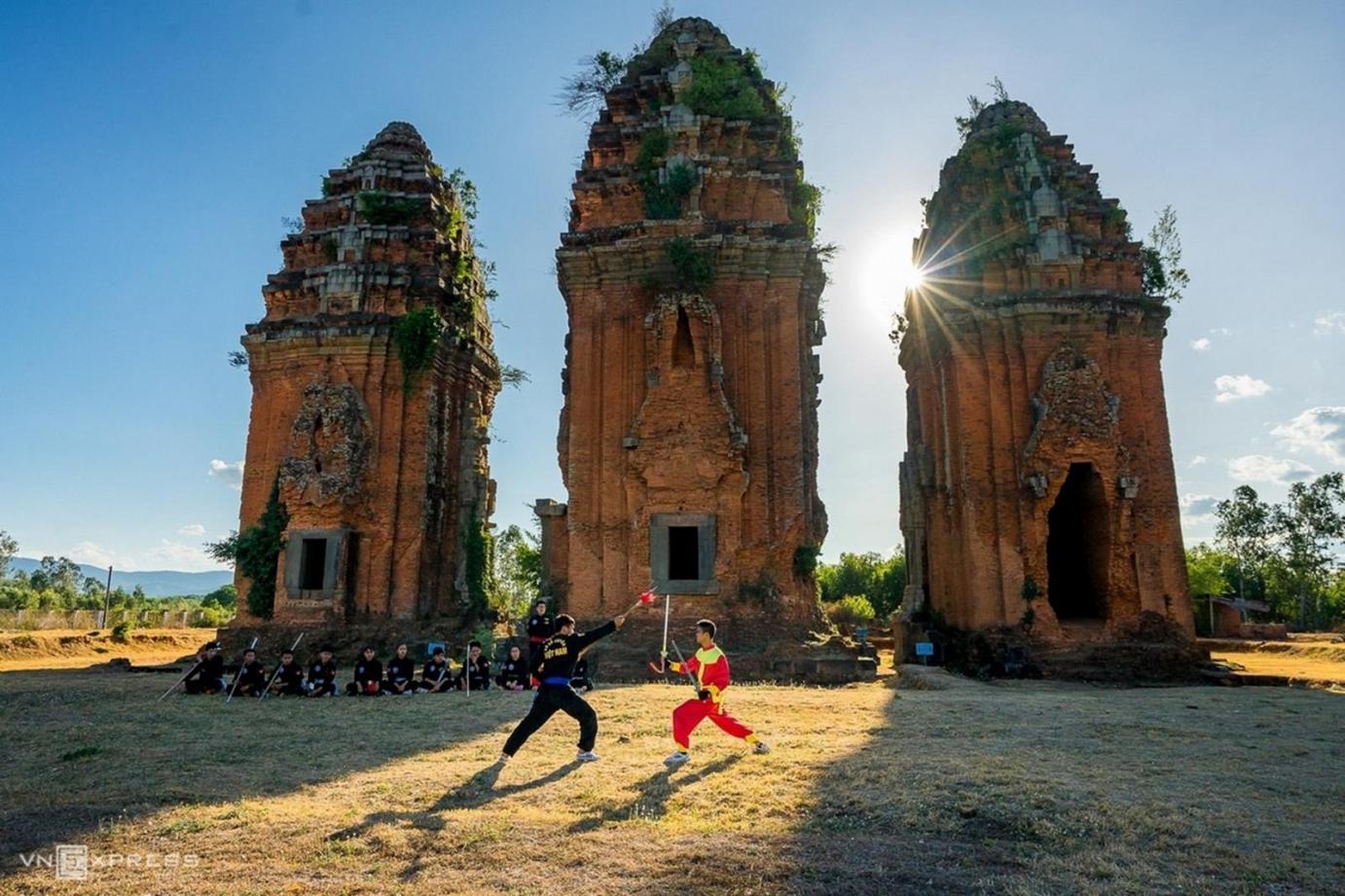 Mảnh đất Quy Nhơn sở hữu bộ sưu tập những ngọn tháp Chăm có tính nghệ thuật và kiến trúc, điêu khắc đẹp bậc nhất Việt Nam. Ảnh: Nguyễn Phước Hoài.